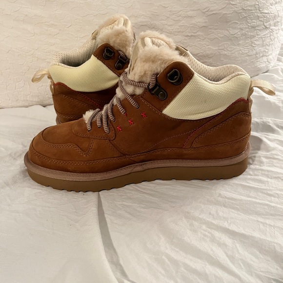 NWT UGG Women’s Tan WaterProof Hiking Boot size 7 s/n 1130772 - Picture 5 of 15